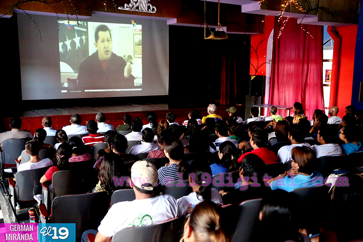 Jóvenes participan en conversatorio sobre el legado del Comandante Eterno Hugo Chávez
